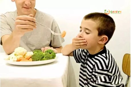 thói-quen-ăn-uống-không-lành-mạnh-của-con-trẻ